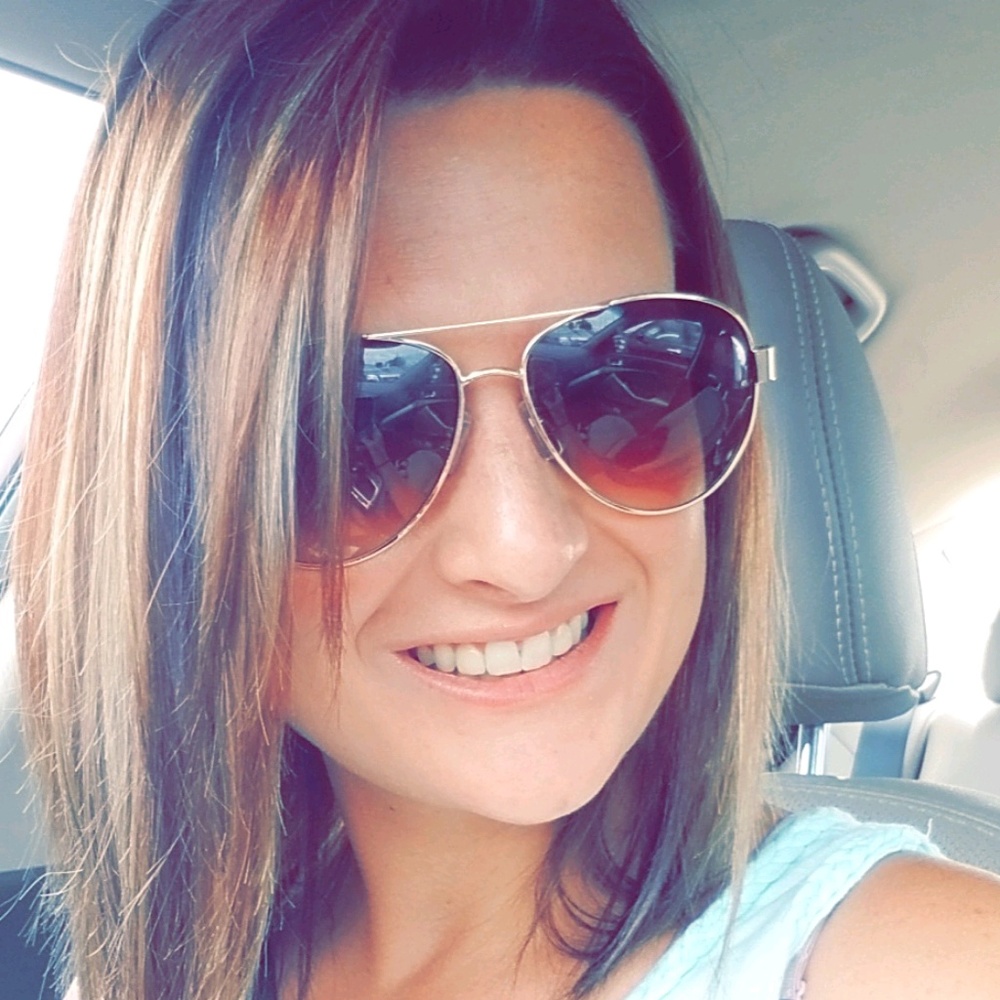 Meet your Posher, Elizabeth